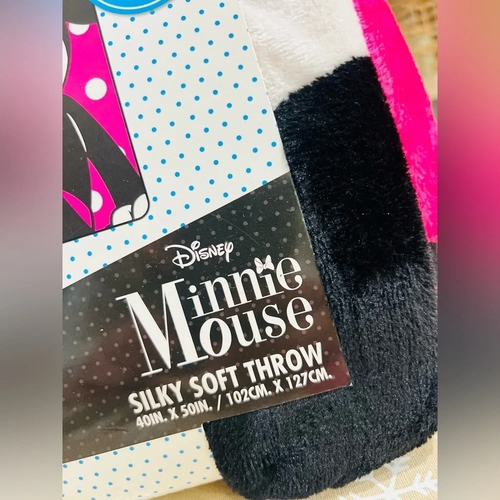 Disney Minnie Mouse Plush Blanket - Pink, Black, White